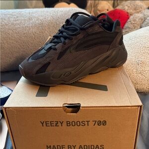 Yeezy 700 V2